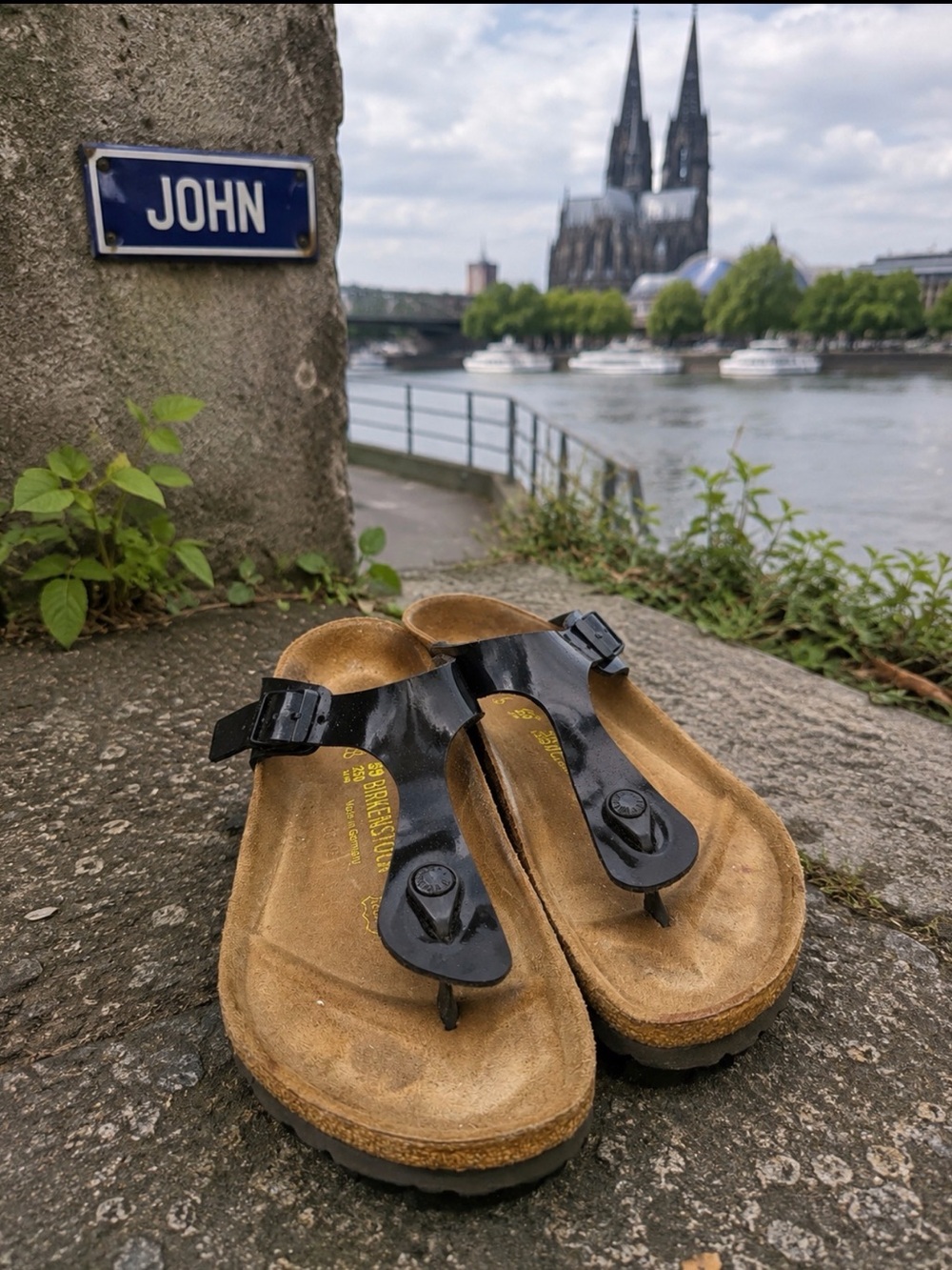 Birkenstock Black Patent leather gizeh Thong Sandals 39/ w8/ m6